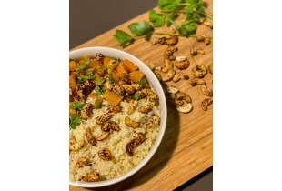 Curry de patates douces et noix de cajou à l’ail noir